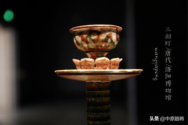 洛阳博物馆专门为二十多件珍宝成立了一个展馆