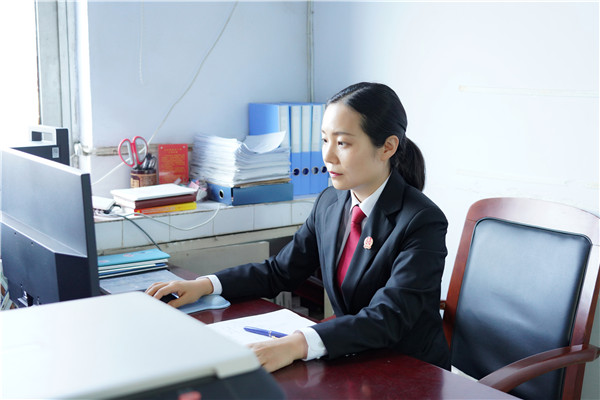 法院党建引领激发干警担当作为,政治引领立足岗位书写报国之志