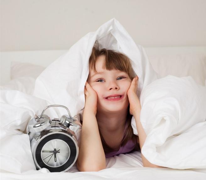 怎样解决小孩闹钟响的问题,闹钟响了继续睡的孩子