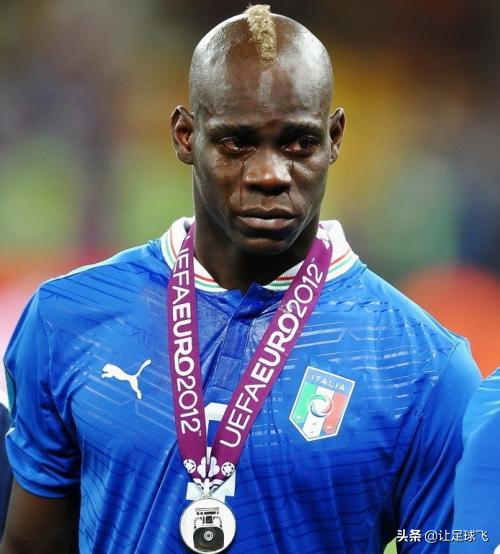 巴洛特利巴神智商,巴神巴洛特利足球赛场