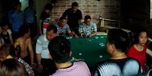 地下*场赌**的真实故事：高中数学老师计算输赢概率，最后赔得精光