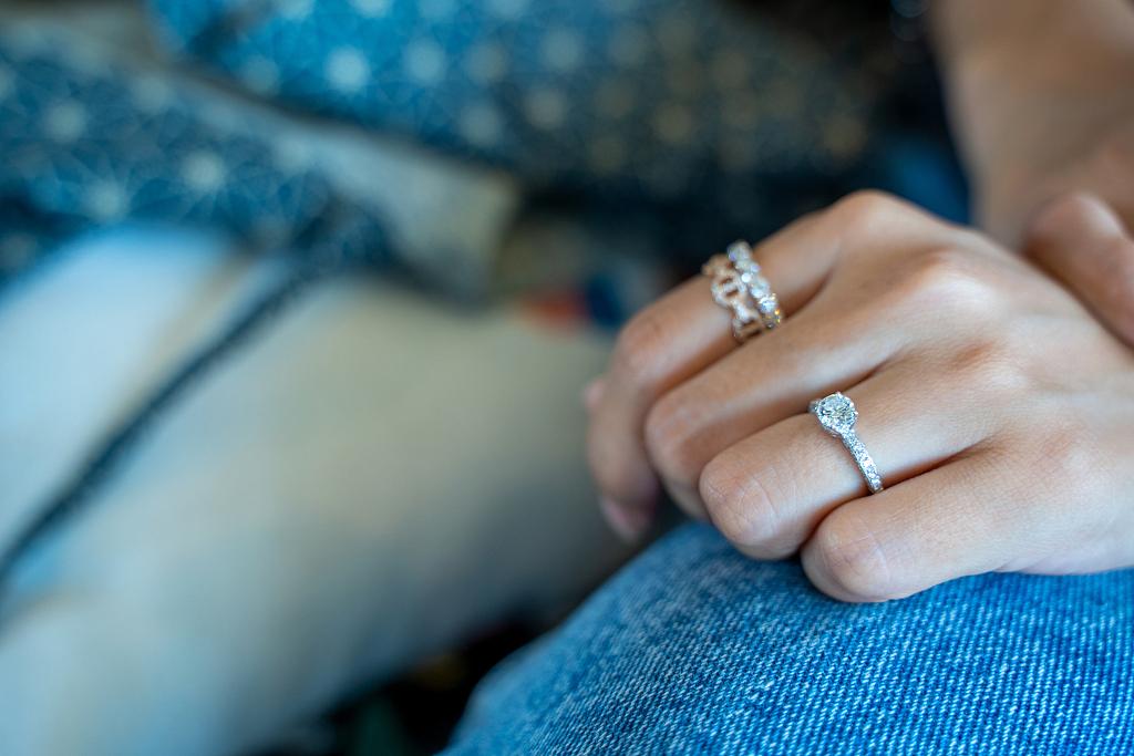 买魔星钻和天蓝钻石哪个更好,明知道钻石是骗局为什么还有人买