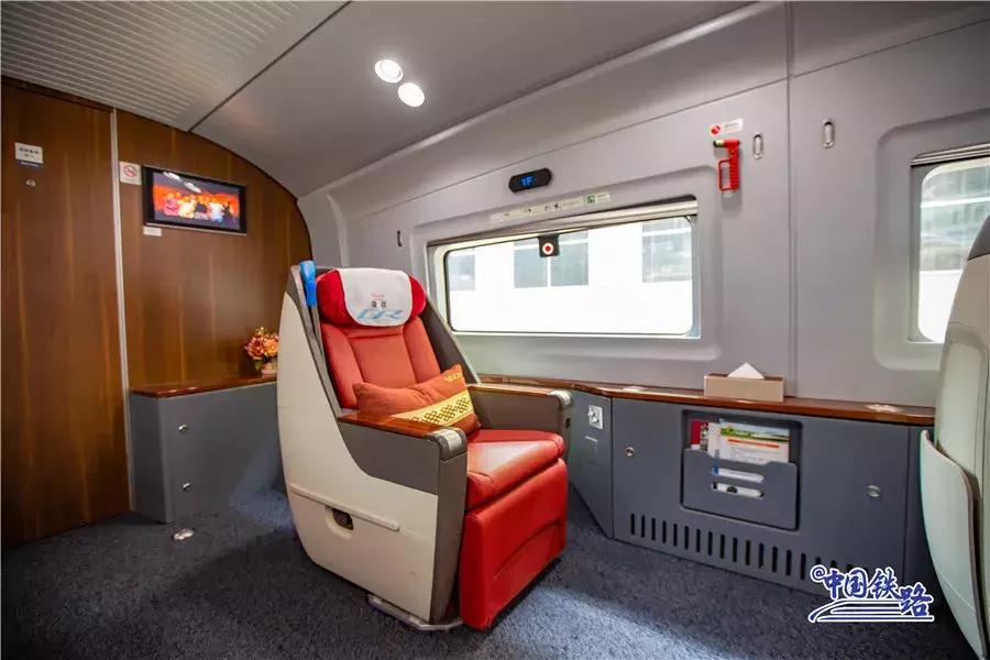 占座预警！复兴号上的神秘小灯为你亮起