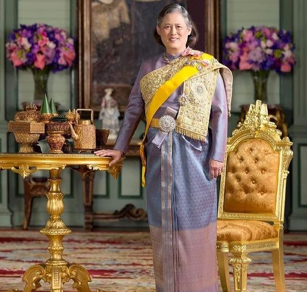 她是泰国三公主，却被人民视为“国母”，泰王玛哈都得敬她三分