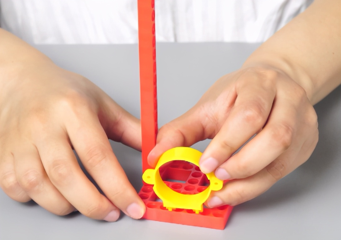 手摇发电机摇多久才产生一度电,手摇式自发发电机原理