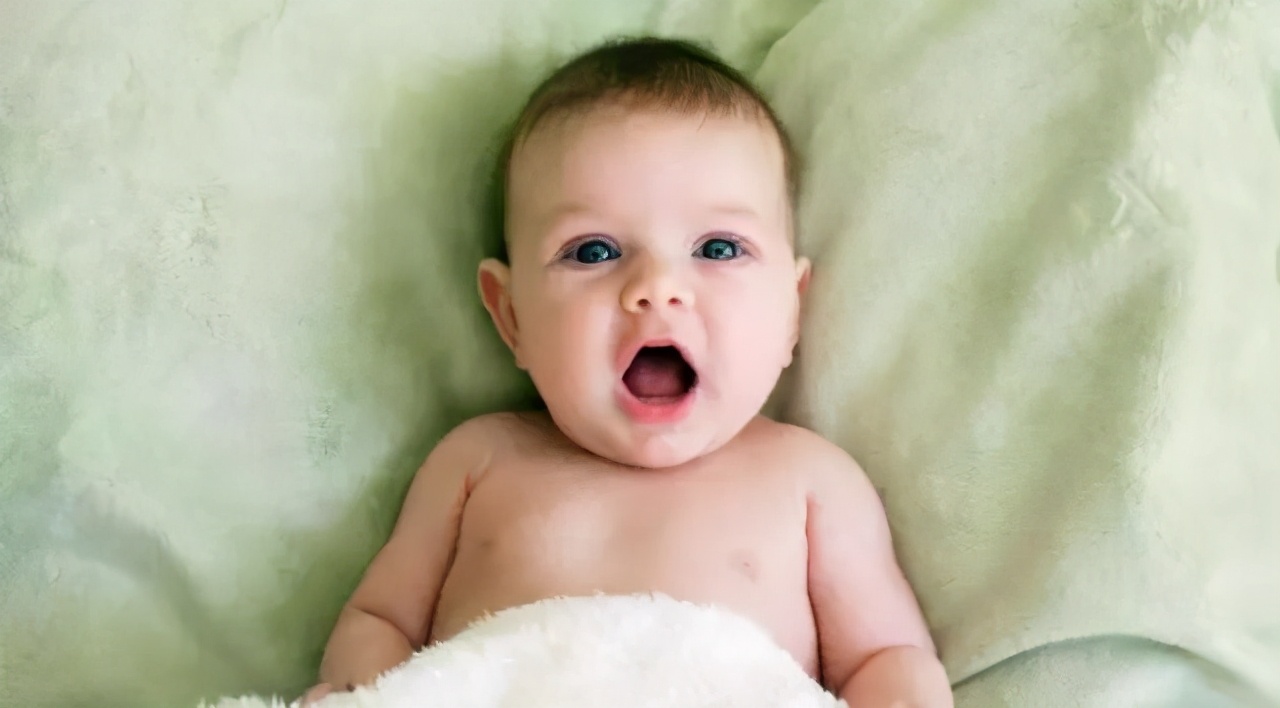 新生儿总是让抱着不抱就哭怎么办,宝宝喜欢抱着睡觉有没有抱睡神器