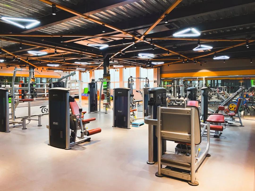 生命在于运动抖音小视频,生命在于运动抱着娃遛弯