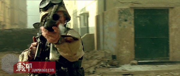 美国黑鹰战机坠落视频,十部顶级战争大片黑鹰坠落