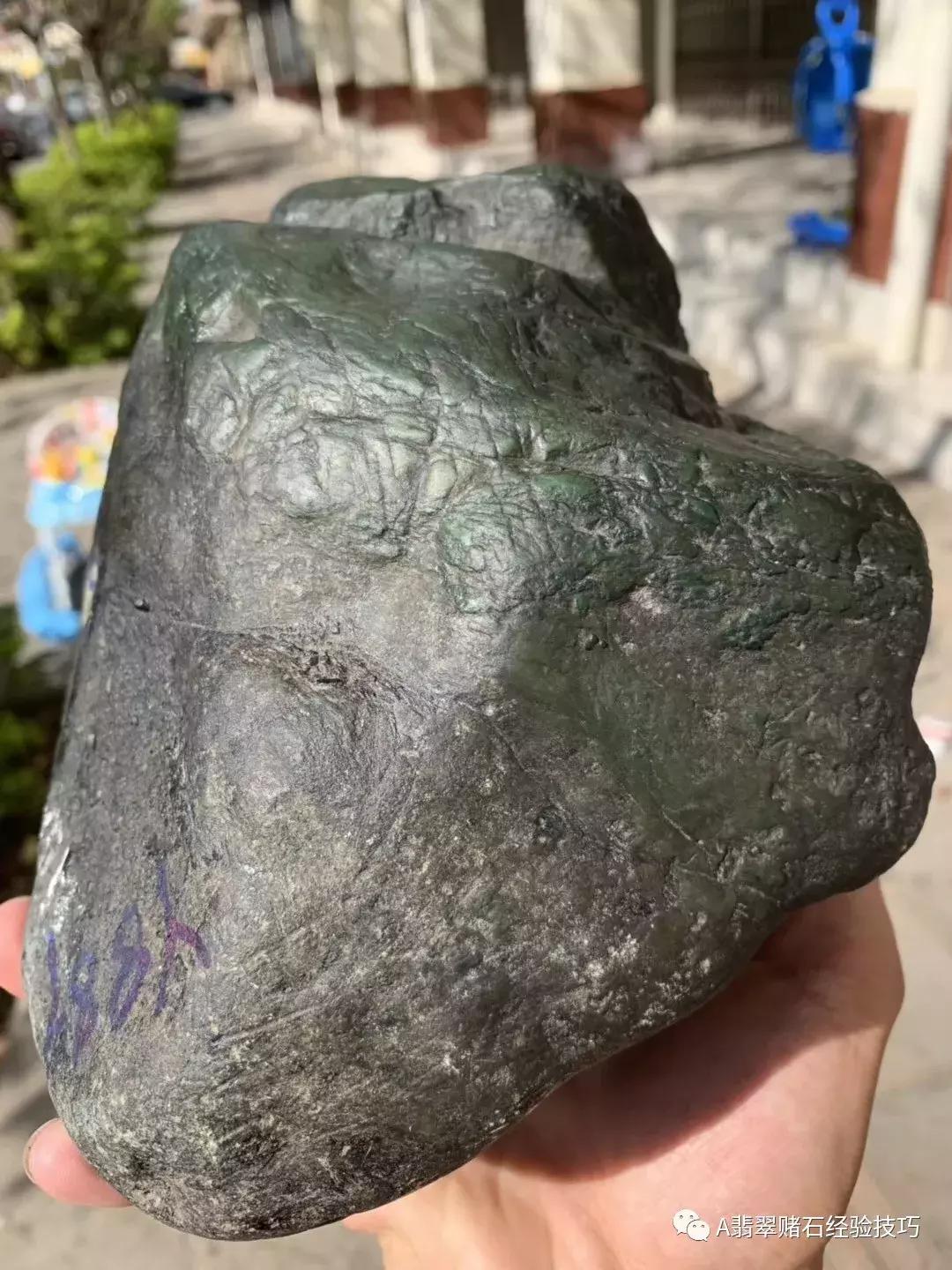 翡翠的颜色越浓越好吗,翡翠的光泽度等级区别