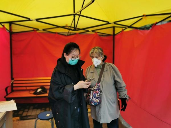 买药、取钱、充话费，空巢老人把这几位90后当亲人