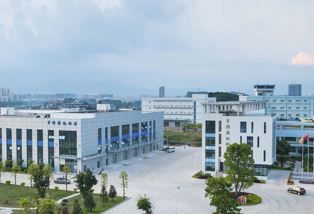 哪款面霜搭配有抗老提亮功效,可以提亮肤色紧致皮肤的面霜