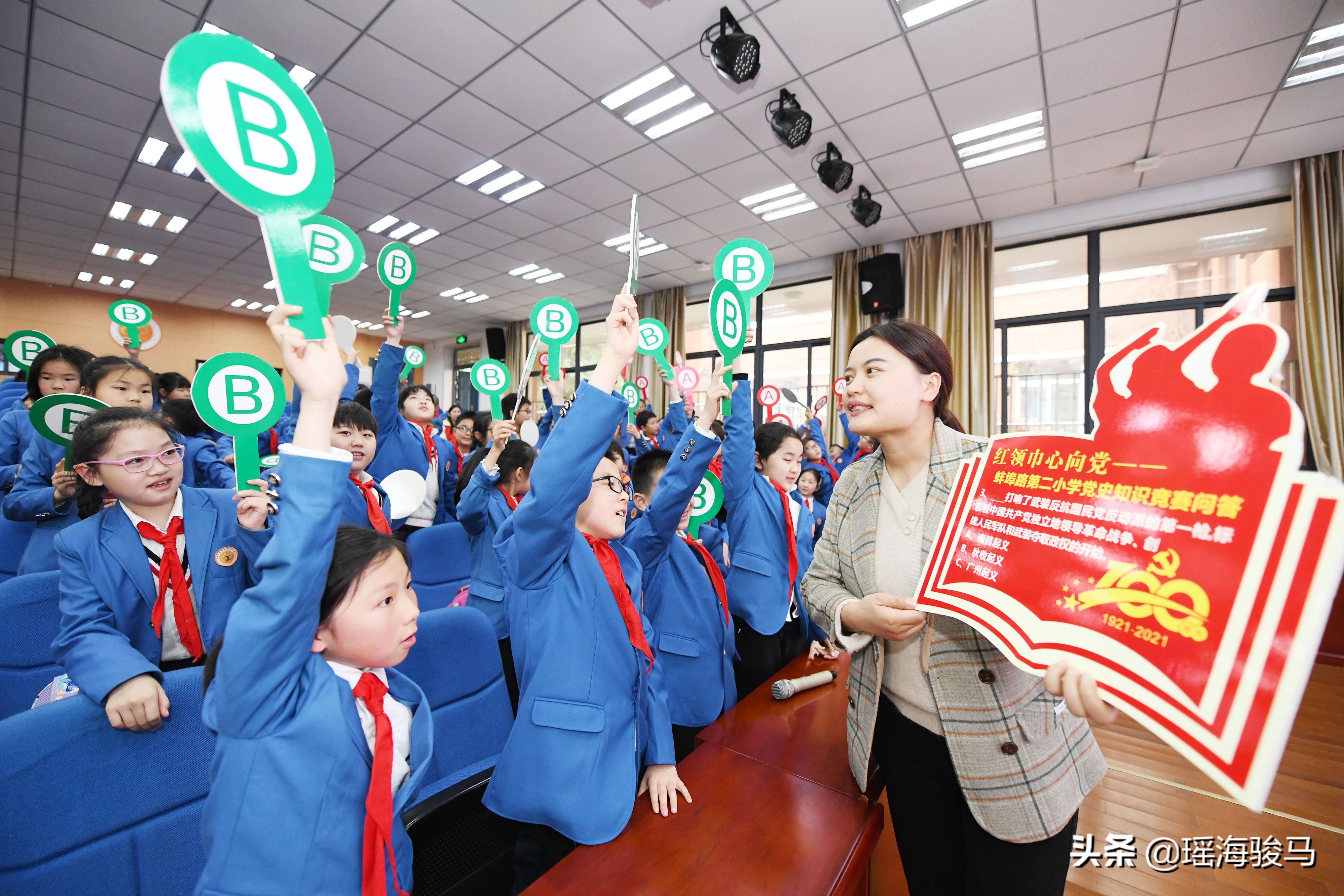 合肥红领巾心向党完整视频,红领巾学党史树初心的视频