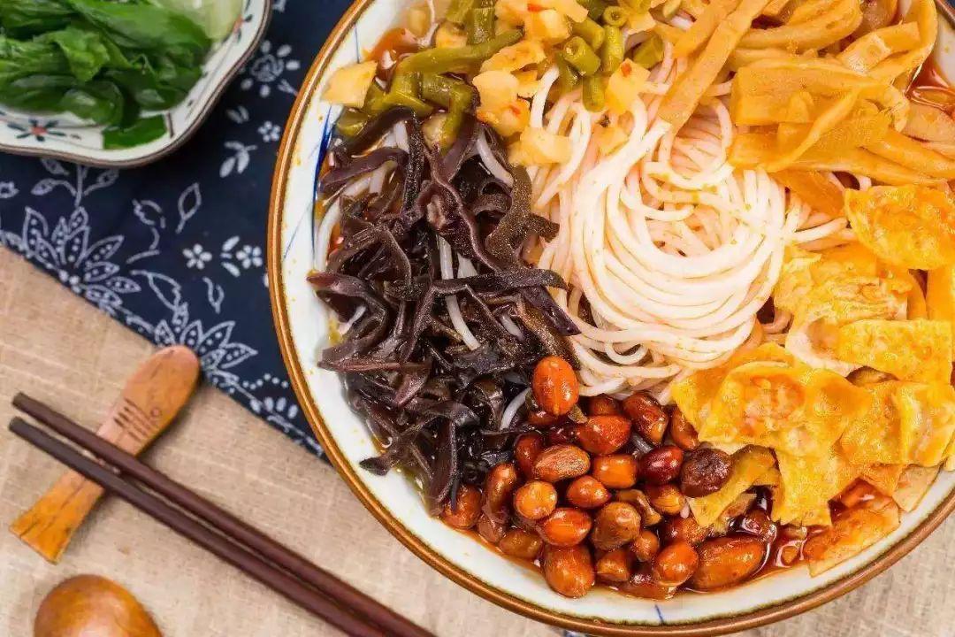 螺蛳粉闻着臭吃着香进到肚子,螺蛳粉闻臭师