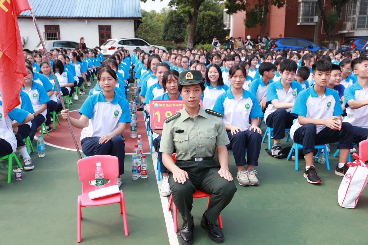 学医救死扶伤当兵保家卫国,学医习武救死扶伤十六字口号