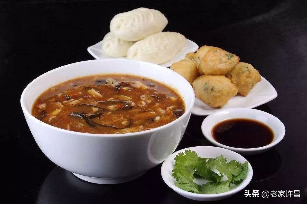 早餐店一块钱一碗的胡辣汤,排队的肉丸胡辣汤
