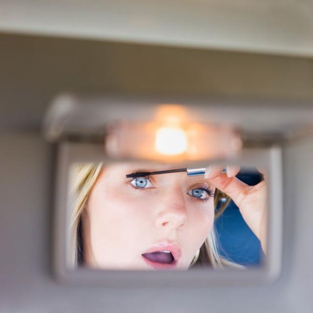 粗眉毛、苍蝇腿、妆面斑驳…新手化妆的那些尴尬误区