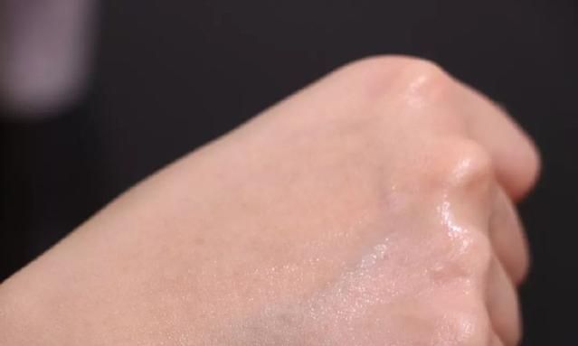 「评测」这7支美白精华,满足了敏感肌的我对提亮淡斑的所有幻想