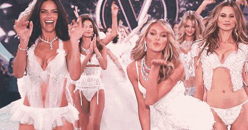 巩俐穿红色阿迪达斯照片,巩俐nikeadidas封面