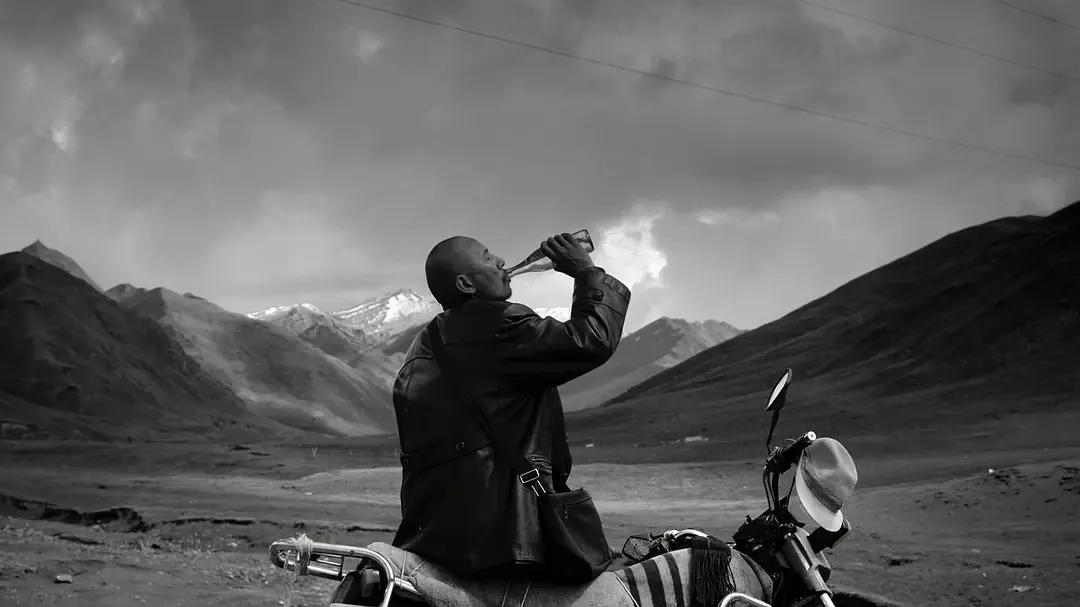 40岁牧羊人被发廊妹骗去16万血汗钱，这电影后劲太大