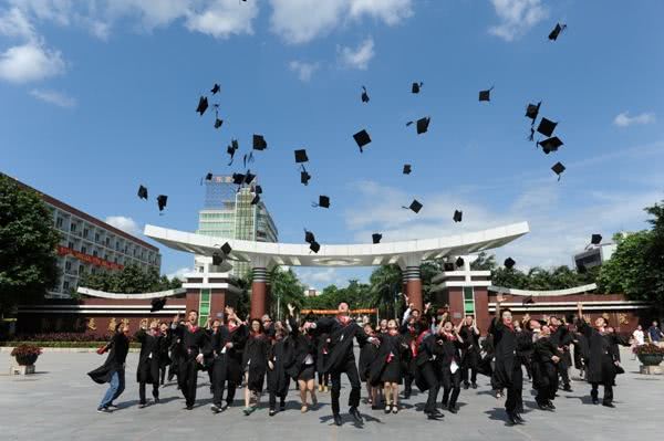 外地人考不上的学校,本地人看不起的大学