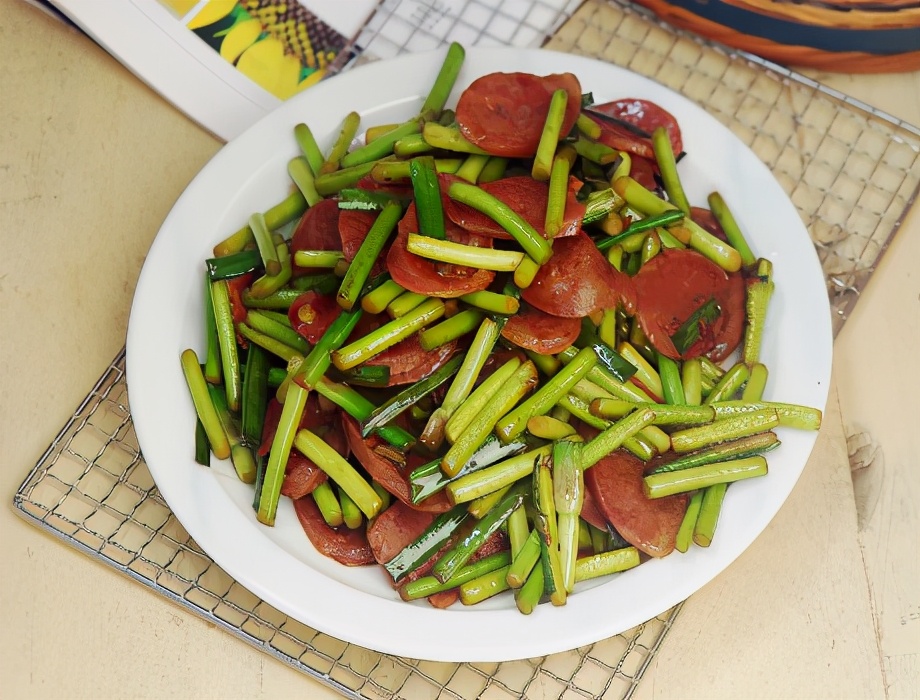 蒜苔炒鸡蛋的蒜苔到底要不要焯水,蒜苔肉丝的蒜苔过油后要泡水吗