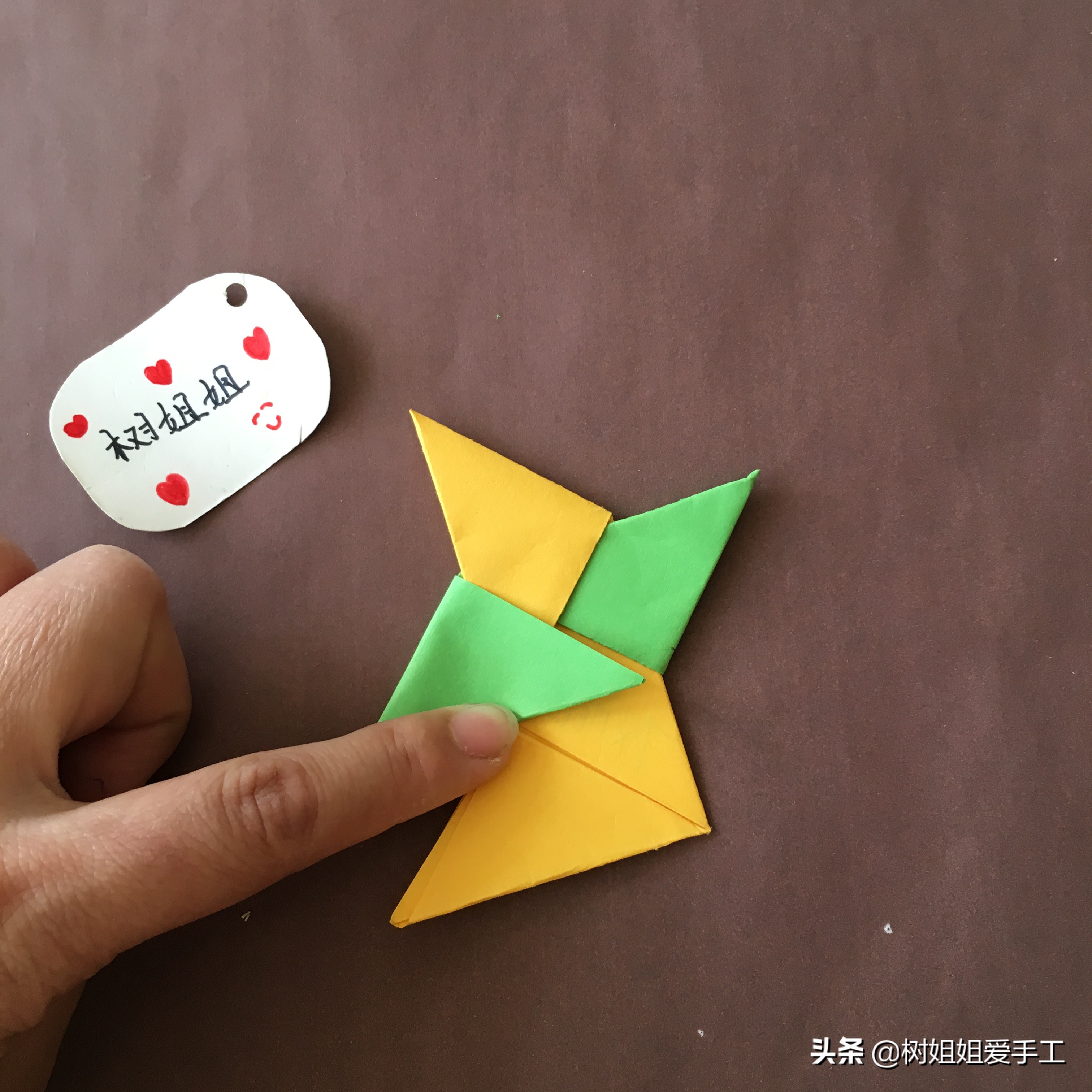 亲子折纸陀螺三张纸简单,用三张正方形的纸做一个飞镖陀螺