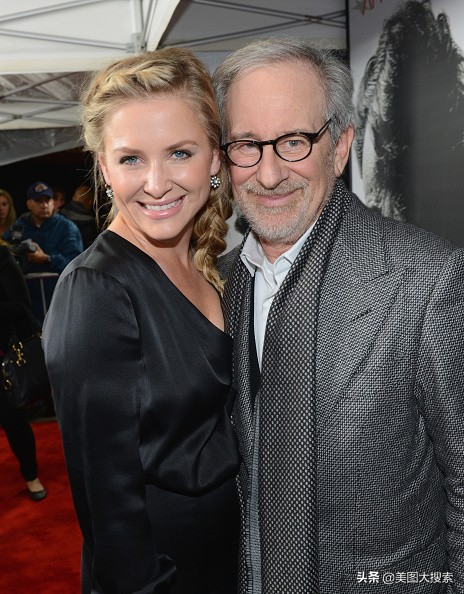 你知道娱乐圈有哪些明星是亲戚吗,哪些好莱坞明星是亲戚