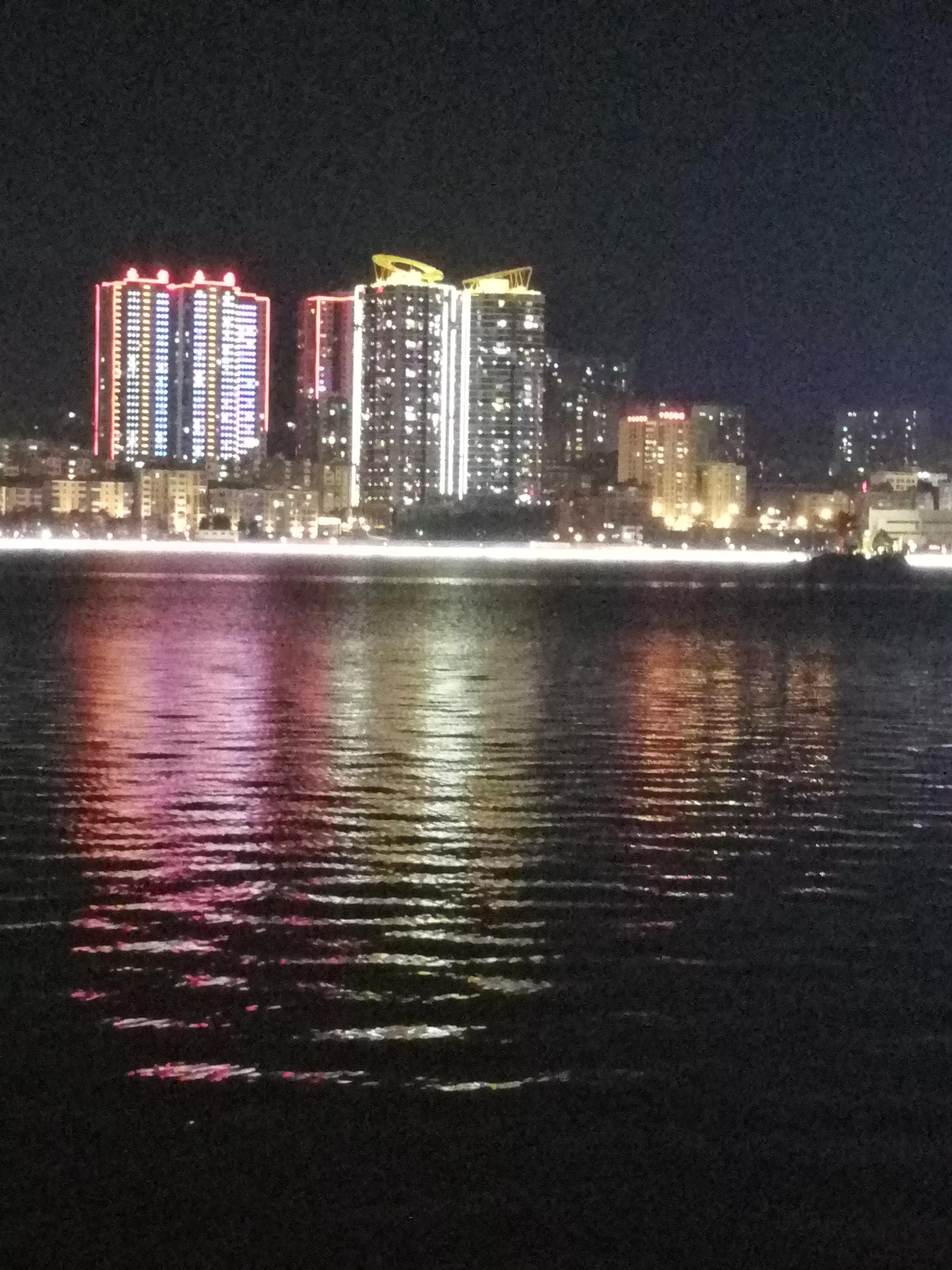 我的故乡云南一个四季如春的小城市—个旧