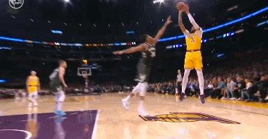 字母哥垫脚欧文是第几场比赛,欧文被字母哥垫脚导致什么伤