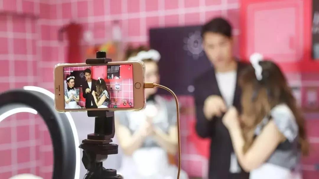 直播时候死的人,直播吃肉胖子死了