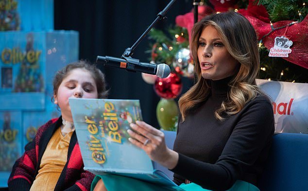 梅拉尼娅绿裙子,梅拉尼娅穿露肩装