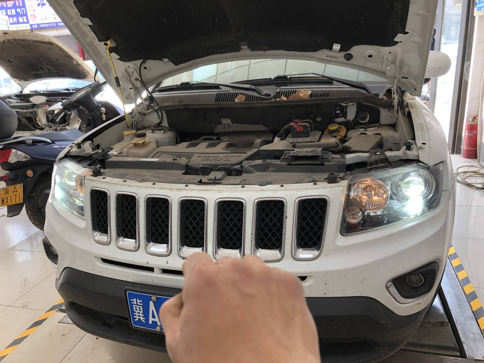 指南者改装自动大灯教程,指南者怎样自己更换车灯