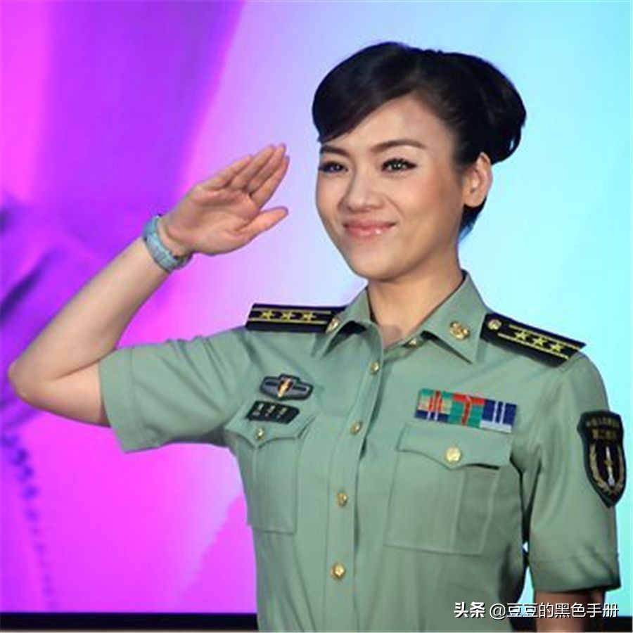 经典军旅歌曲飒爽英姿五尺枪,不会唱就别唱原视频