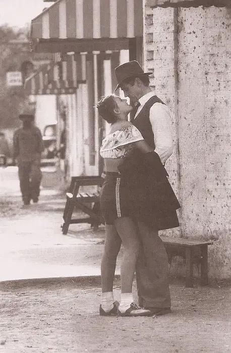 他是《洛丽塔》男主，畸形恋专业户，也是禁欲系不老男神