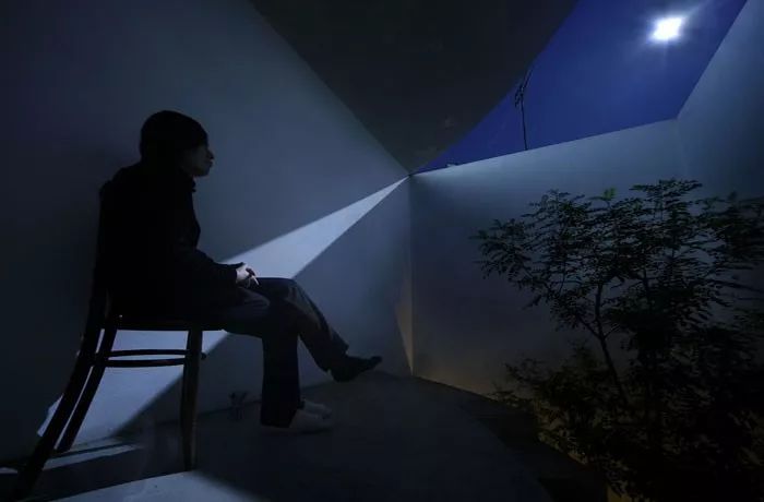 买不起大房子，日本教授为妻子造18m²“豪宅”当生日礼物.......