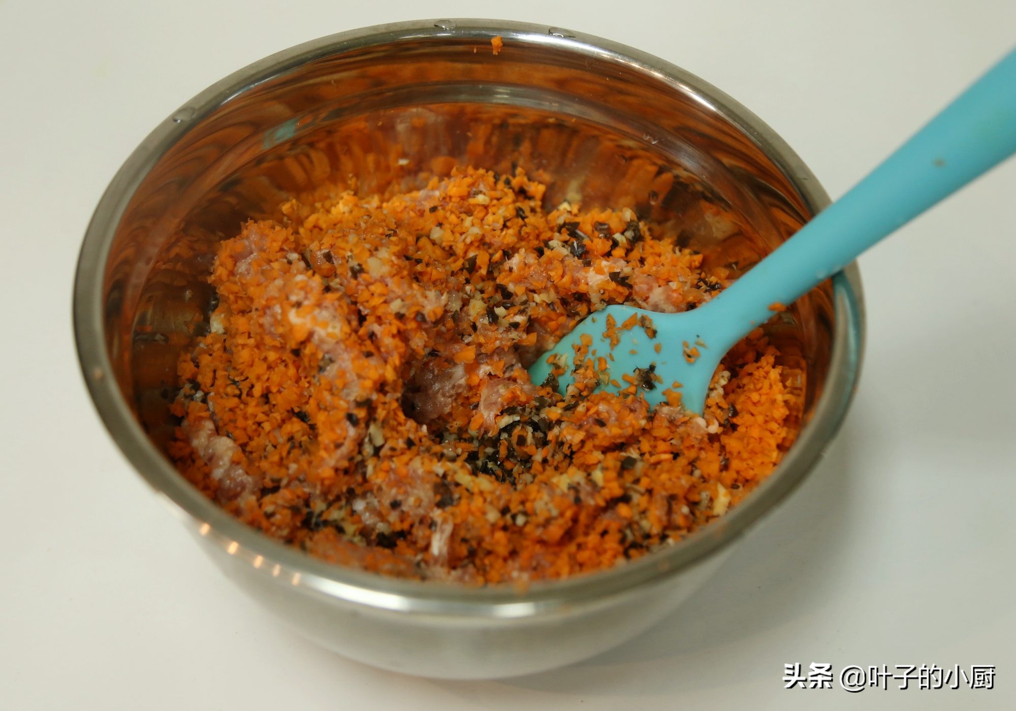 做馅饼咋做好吃,早餐薄薄的馅饼怎么做的