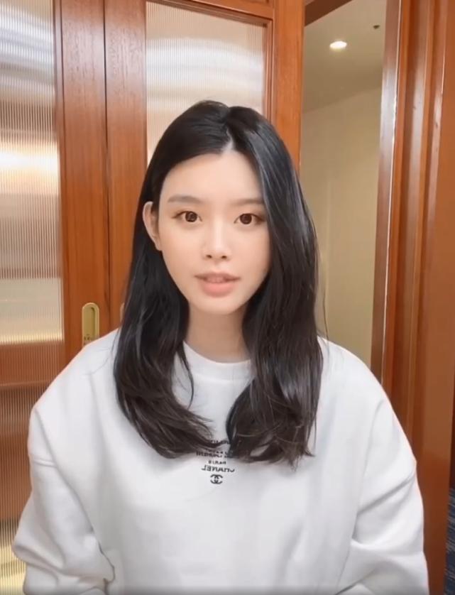 奚梦瑶怀了第二胎后气质大变,奚梦瑶带娃散步