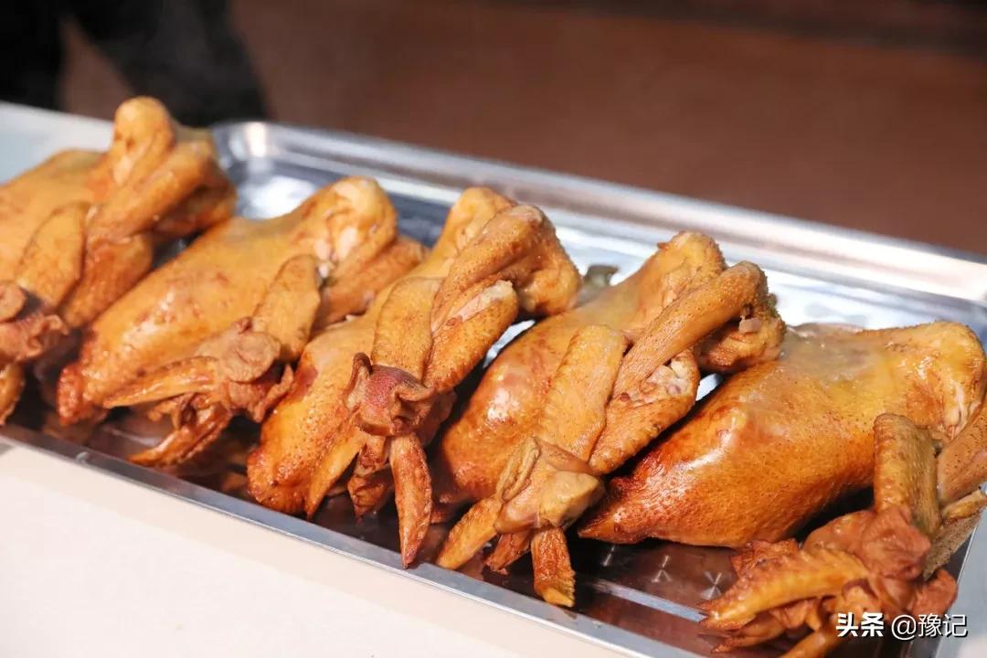 鸡为什么会吃鸡呢,鸡有没有智商该不该吃鸡