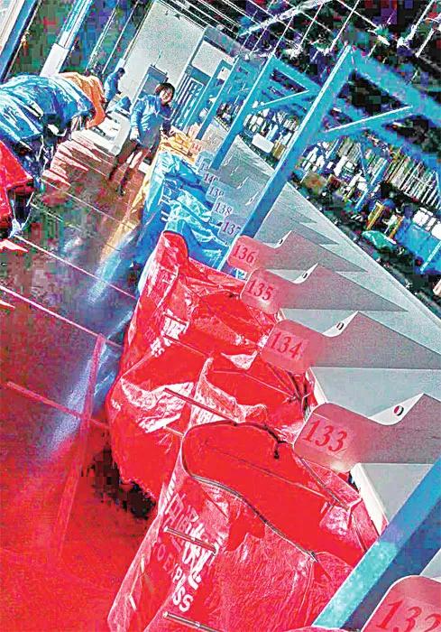 《邮件快件包装管理办法》开始施行,使用较窄胶带或免胶带设计的快递包装将会更多地出现在大家眼前