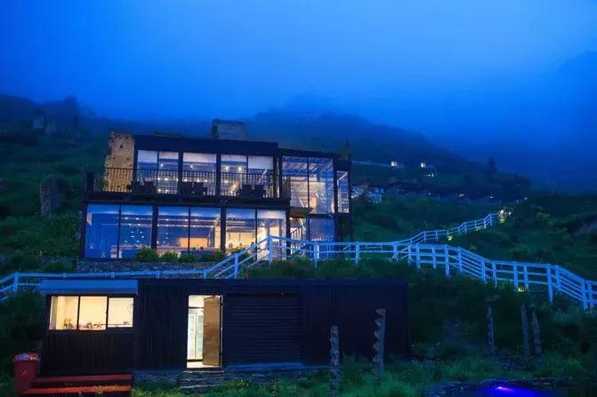 有一个地方，只有我们知道，此生不来会有遗憾仙境般的浮云牧场