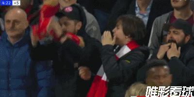 利物浦众将与全场球迷大合唱,利物浦巴萨队歌