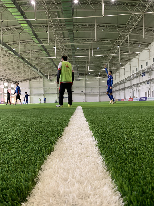 在东北冬天里，在室内踢11人制比赛，且还有地暖，中乙百嘉做到了