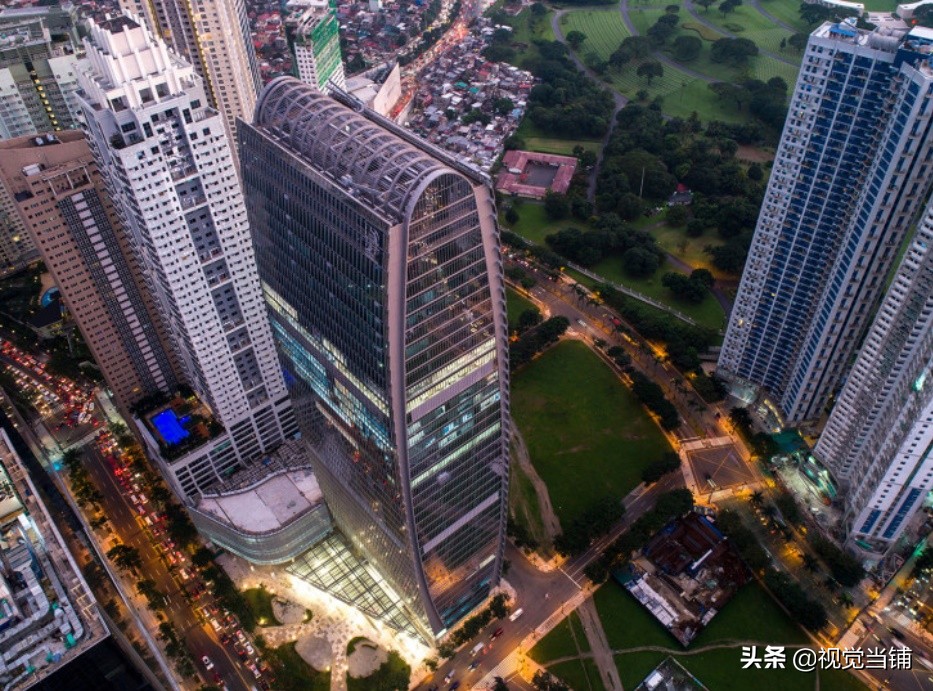 莲花建筑足球场,新建的莲花型足球场