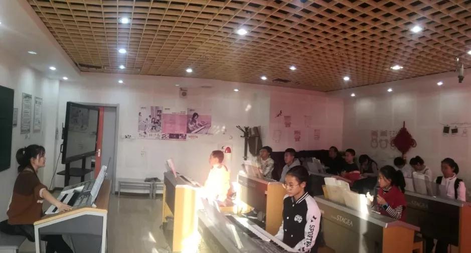 科少声乐课堂,双排键乐器演示