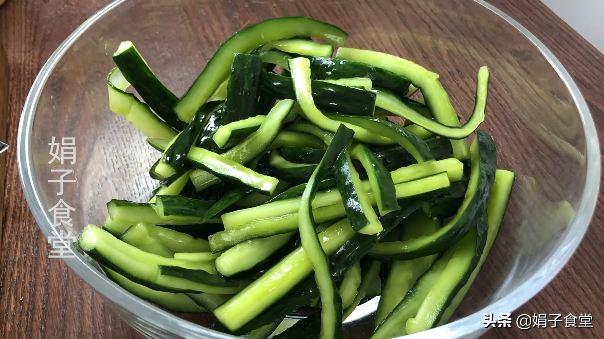 腌黄瓜木耳洋葱凉拌方法,凉拌腌黄瓜最好吃的做法