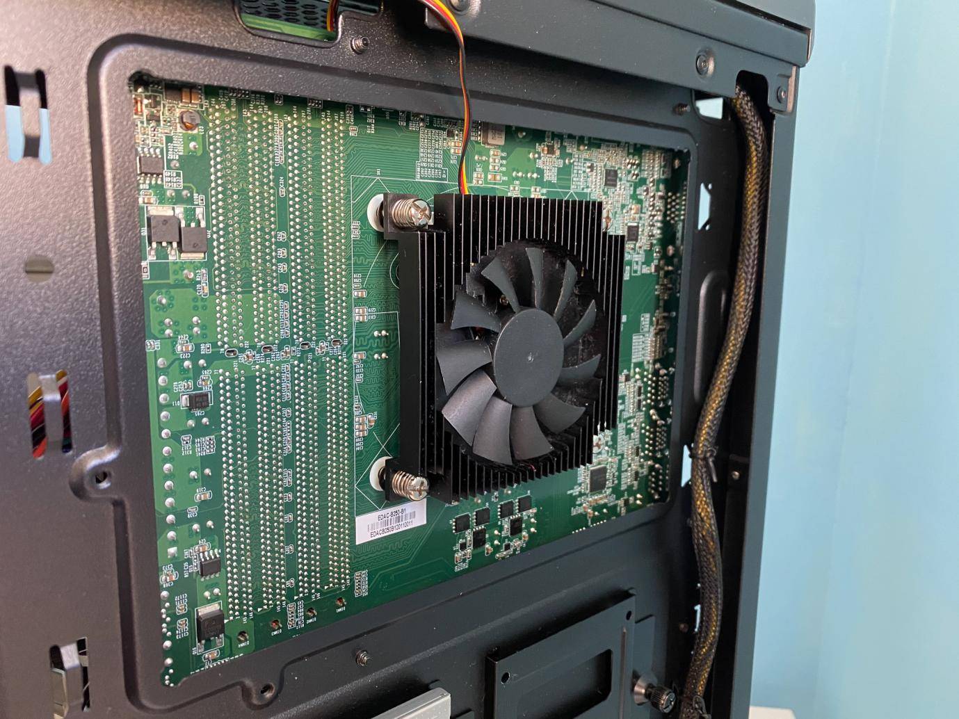 cpu安装在主板上还能拿下来吗,电脑换了主板和cpu需要重装系统吗