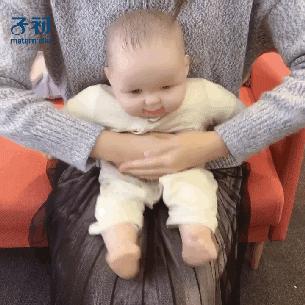 婴儿喝奶被窒息,婴儿喝奶被呛了怎么办