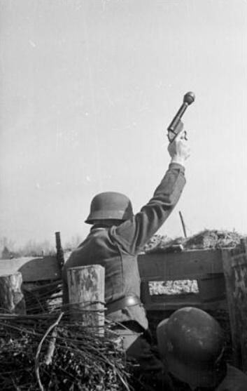 德国二战时冲锋枪可以点射吗,二战纳粹德国信号枪