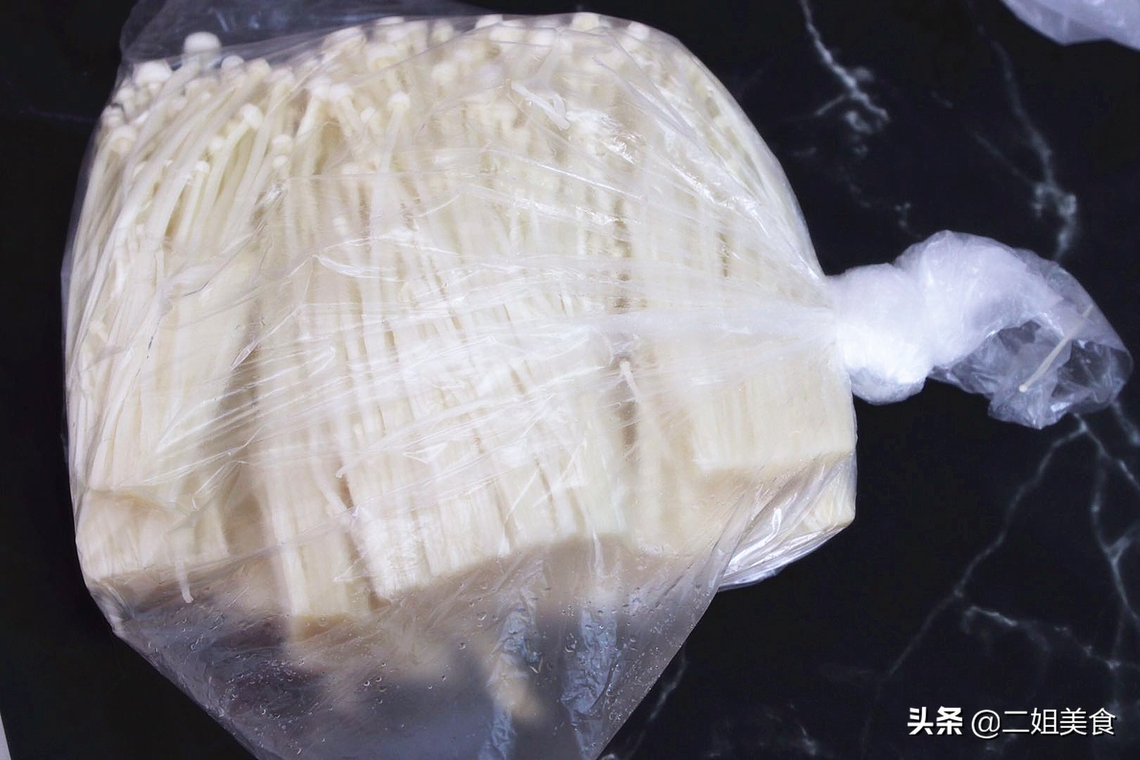 金针菇怎么放可以长时间保鲜,金针菇放冰箱时间长了还可以吃吗