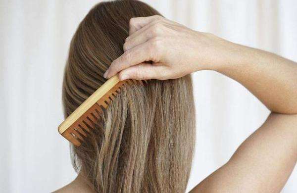 哺乳期的女性脱发严重，怎么才能恢复？